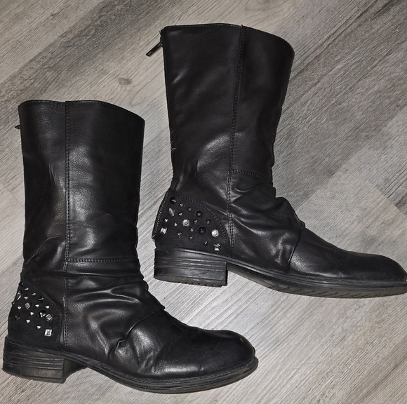 BCBG Paris Amy Studded Heel Slouchy Moto Boot Black Faux Fake Leather Size 7.5 - Picture 3 of 8